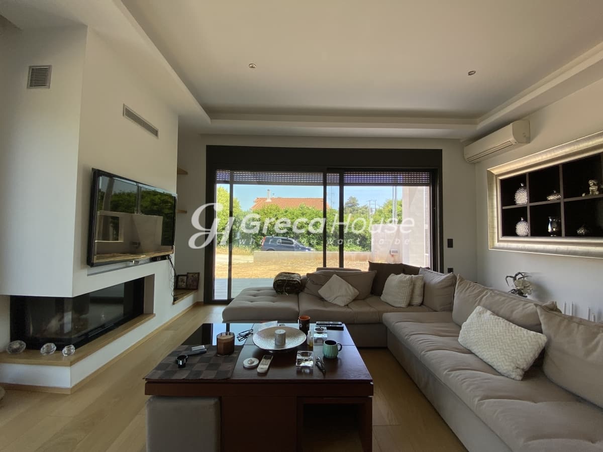 Kifissia, Athens North – New Minimalist Maisonette 196 sqm with Yard, Playroom & Parking - Photo 1