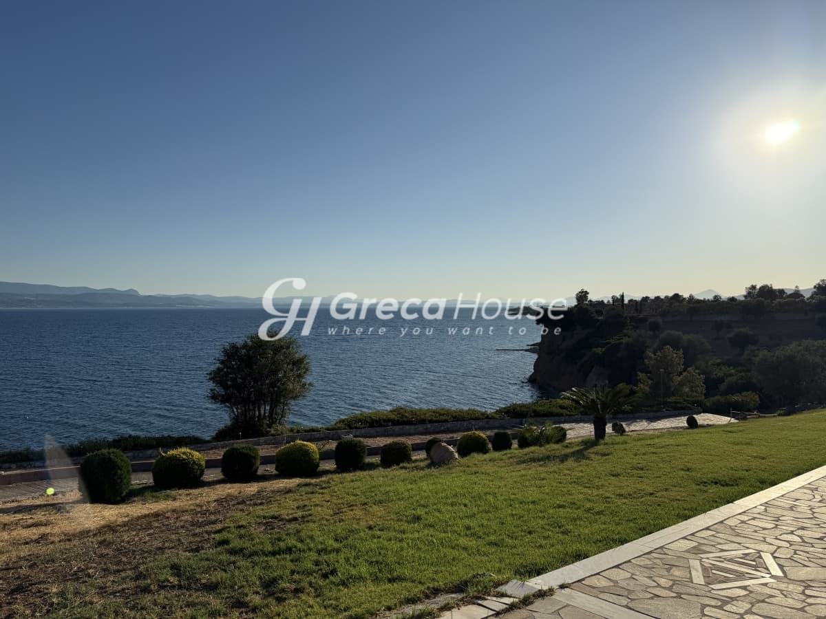 Luxury 571 sq.m. Villa with Private Beach and Guesthouses for Sale in Amarynthos, Evia - Photo 40