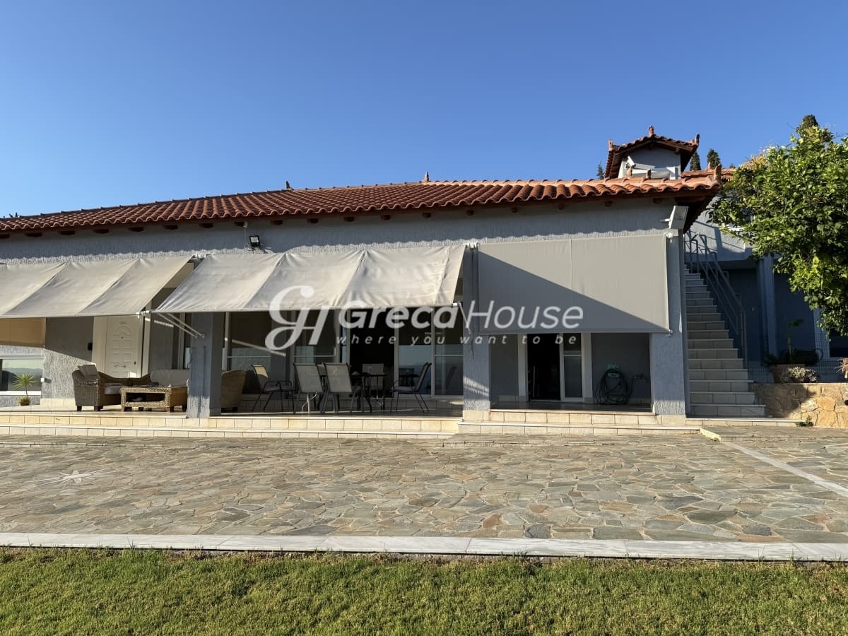 Luxury 571 sq.m. Villa with Private Beach and Guesthouses for Sale in Amarynthos, Evia - Photo 41