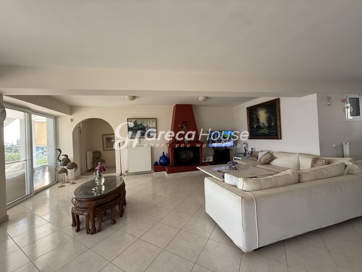 Luxury 571 sq.m. Villa with Private Beach and Guesthouses for Sale in Amarynthos, Evia - Photo 20