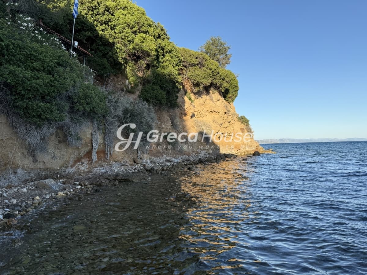 Luxury 571 sq.m. Villa with Private Beach and Guesthouses for Sale in Amarynthos, Evia - Photo 45