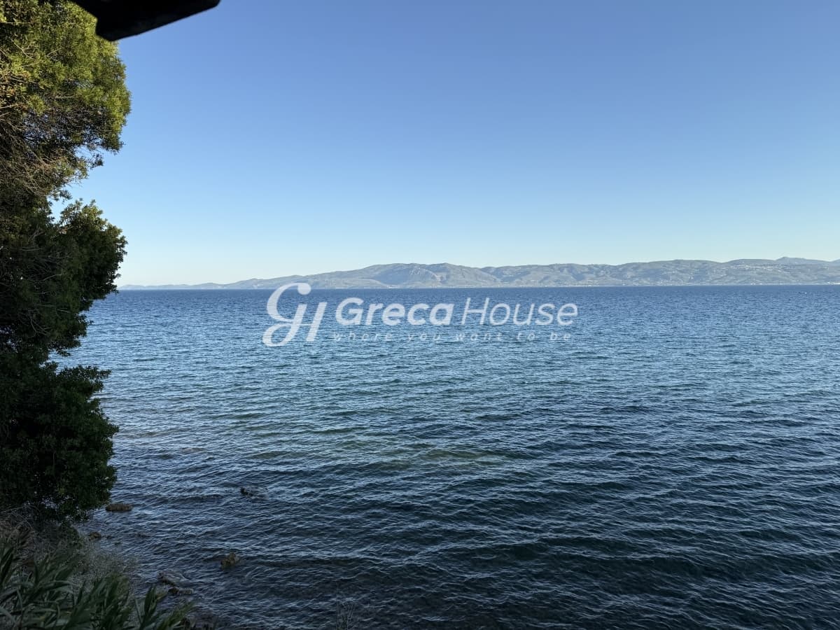 Luxury 571 sq.m. Villa with Private Beach and Guesthouses for Sale in Amarynthos, Evia - Photo 27