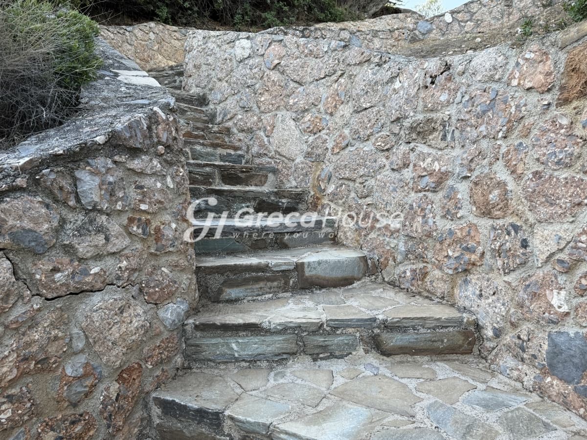 Luxury 571 sq.m. Villa with Private Beach and Guesthouses for Sale in Amarynthos, Evia - Photo 44