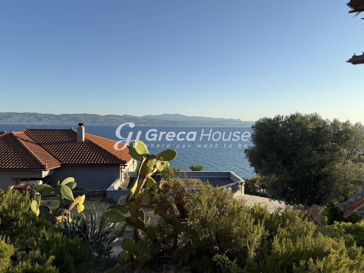 Luxury 571 sq.m. Villa with Private Beach and Guesthouses for Sale in Amarynthos, Evia - Photo 1