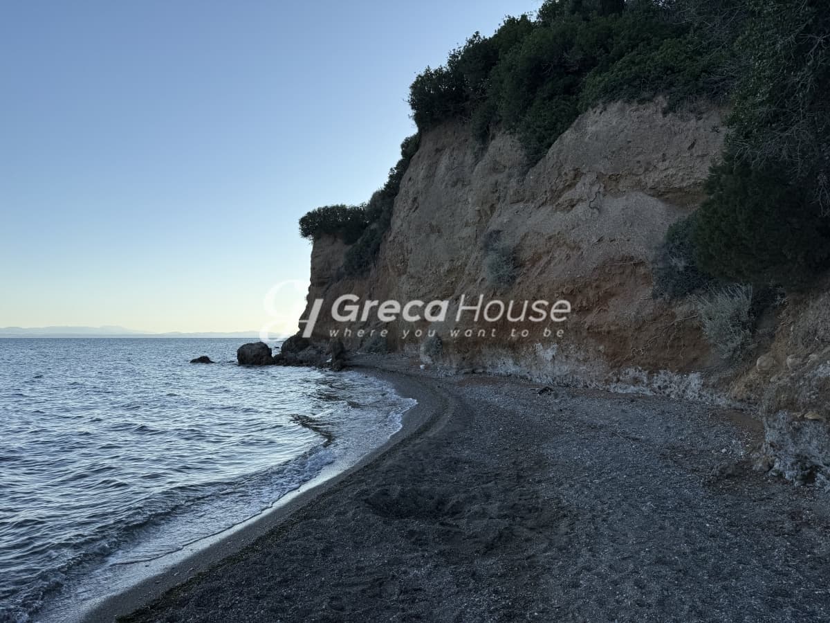 Luxury 571 sq.m. Villa with Private Beach and Guesthouses for Sale in Amarynthos, Evia - Photo 35