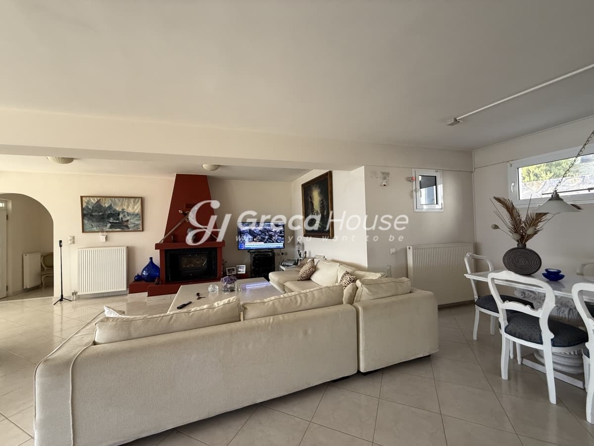 Luxury 571 sq.m. Villa with Private Beach and Guesthouses for Sale in Amarynthos, Evia - Photo 25