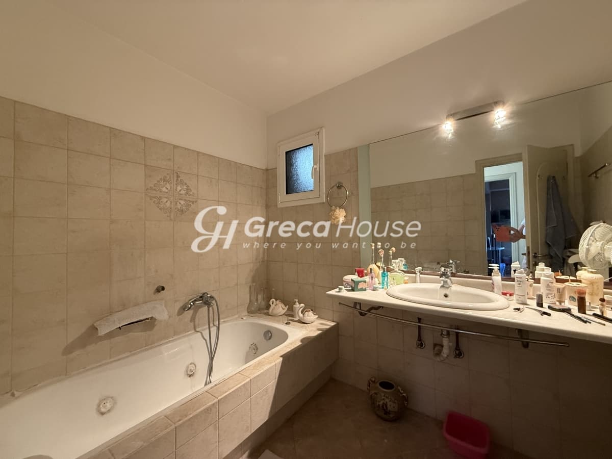 Luxury 571 sq.m. Villa with Private Beach and Guesthouses for Sale in Amarynthos, Evia - Photo 32
