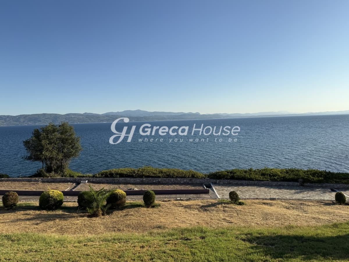 Luxury 571 sq.m. Villa with Private Beach and Guesthouses for Sale in Amarynthos, Evia - Photo 42