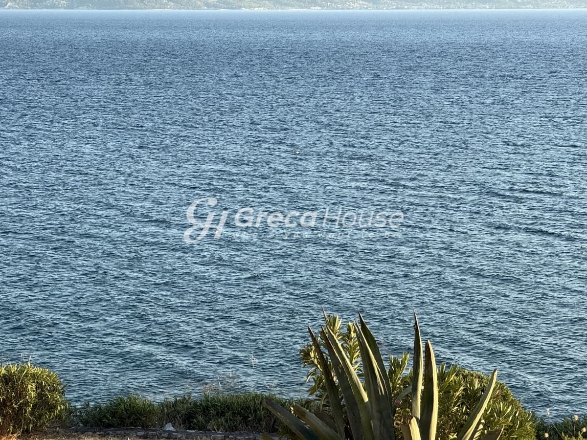Luxury 571 sq.m. Villa with Private Beach and Guesthouses for Sale in Amarynthos, Evia - Photo 19
