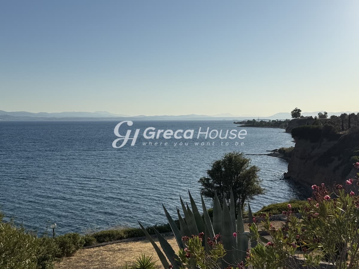 Luxury 571 sq.m. Villa with Private Beach and Guesthouses for Sale in Amarynthos, Evia - Photo 31