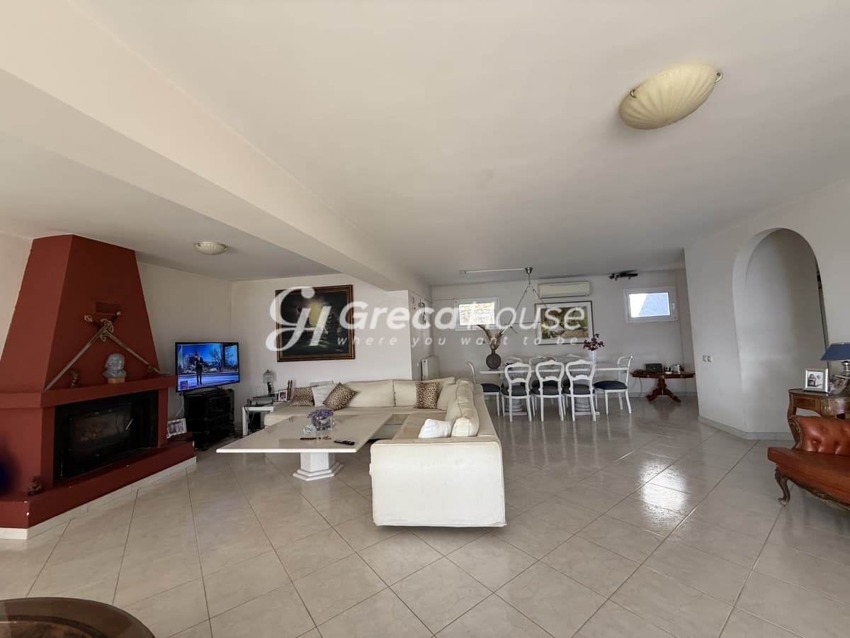 Luxury 571 sq.m. Villa with Private Beach and Guesthouses for Sale in Amarynthos, Evia - Photo 24