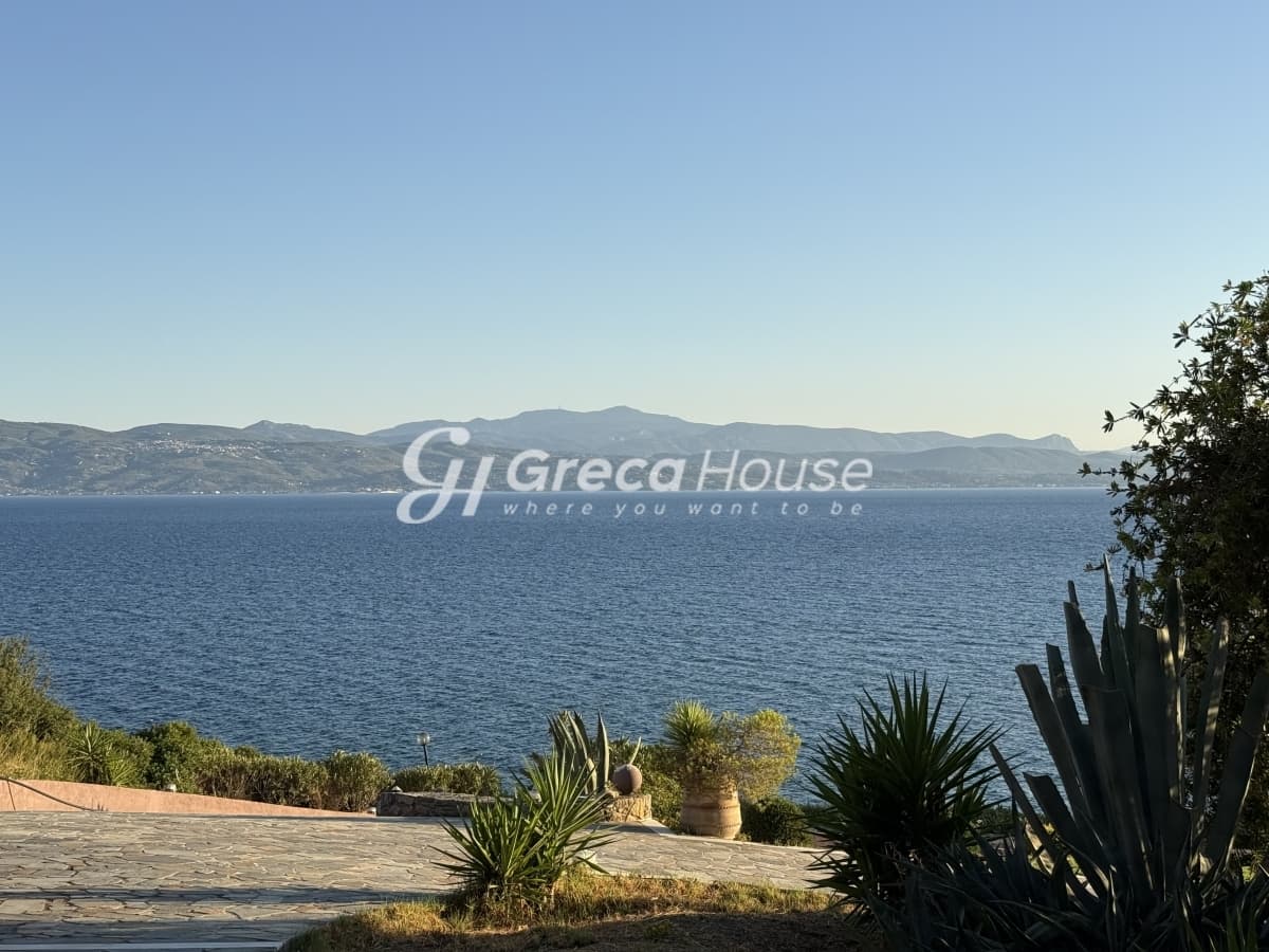 Luxury 571 sq.m. Villa with Private Beach and Guesthouses for Sale in Amarynthos, Evia - Photo 49