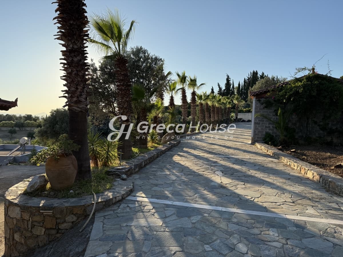 Luxury 571 sq.m. Villa with Private Beach and Guesthouses for Sale in Amarynthos, Evia - Photo 37