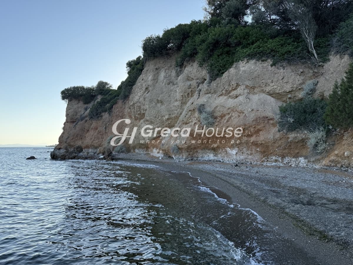 Luxury 571 sq.m. Villa with Private Beach and Guesthouses for Sale in Amarynthos, Evia - Photo 39