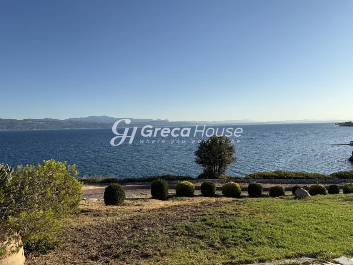 Luxury 571 sq.m. Villa with Private Beach and Guesthouses for Sale in Amarynthos, Evia - Photo 23