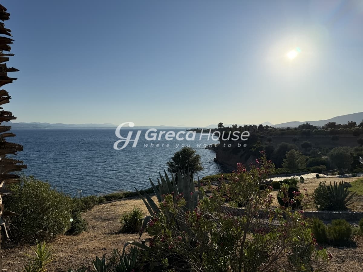 Luxury 571 sq.m. Villa with Private Beach and Guesthouses for Sale in Amarynthos, Evia - Photo 38