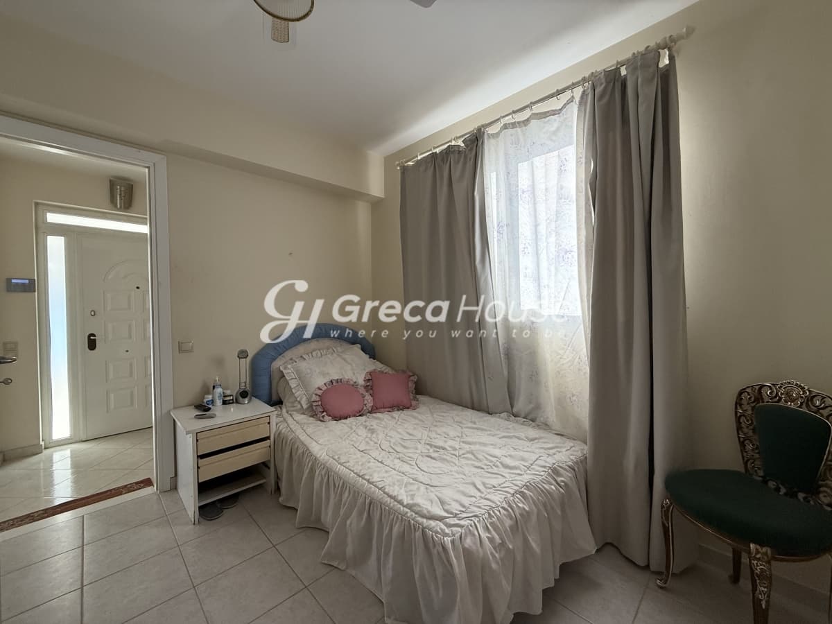 Luxury 571 sq.m. Villa with Private Beach and Guesthouses for Sale in Amarynthos, Evia - Photo 8