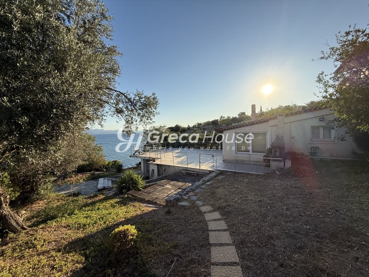 Luxury 571 sq.m. Villa with Private Beach and Guesthouses for Sale in Amarynthos, Evia - Photo 43