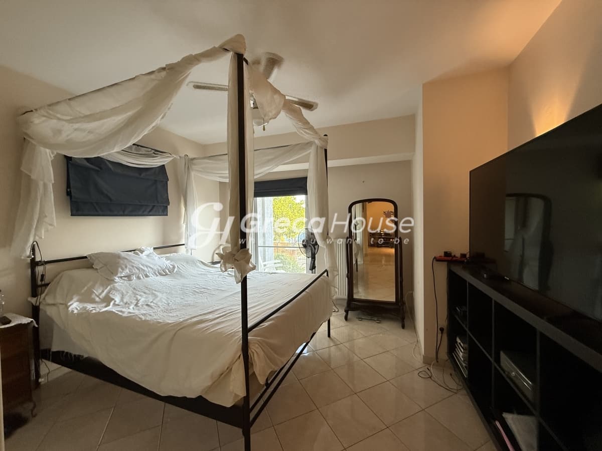 Luxury 571 sq.m. Villa with Private Beach and Guesthouses for Sale in Amarynthos, Evia - Photo 7
