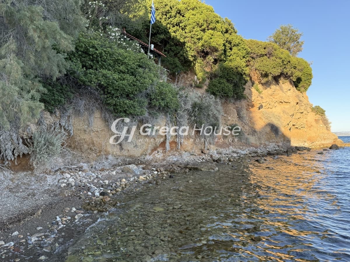 Luxury 571 sq.m. Villa with Private Beach and Guesthouses for Sale in Amarynthos, Evia - Photo 18