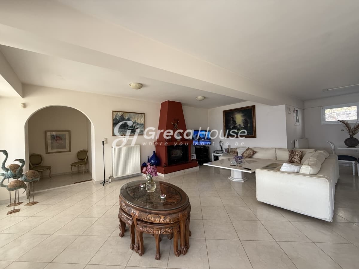 Luxury 571 sq.m. Villa with Private Beach and Guesthouses for Sale in Amarynthos, Evia - Photo 3