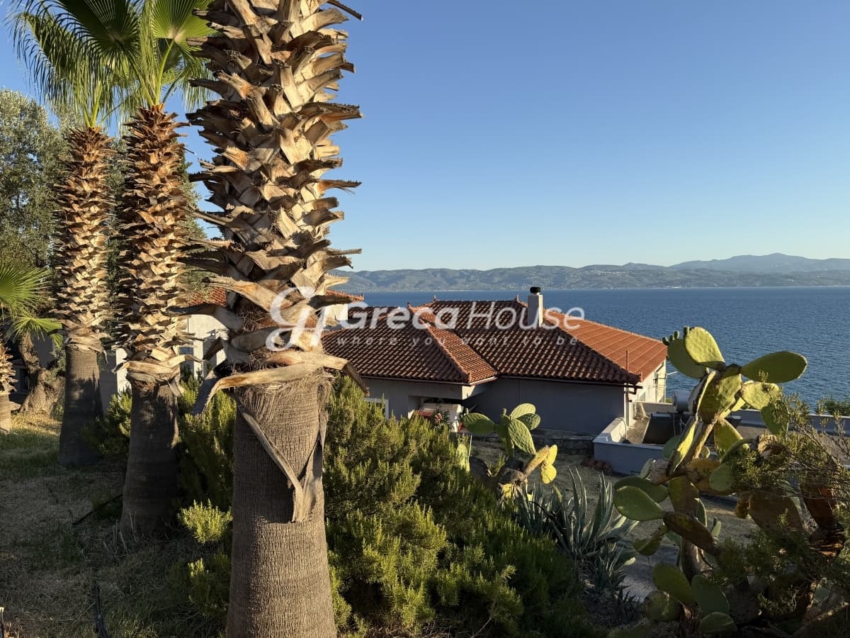 Luxury 571 sq.m. Villa with Private Beach and Guesthouses for Sale in Amarynthos, Evia - Photo 46