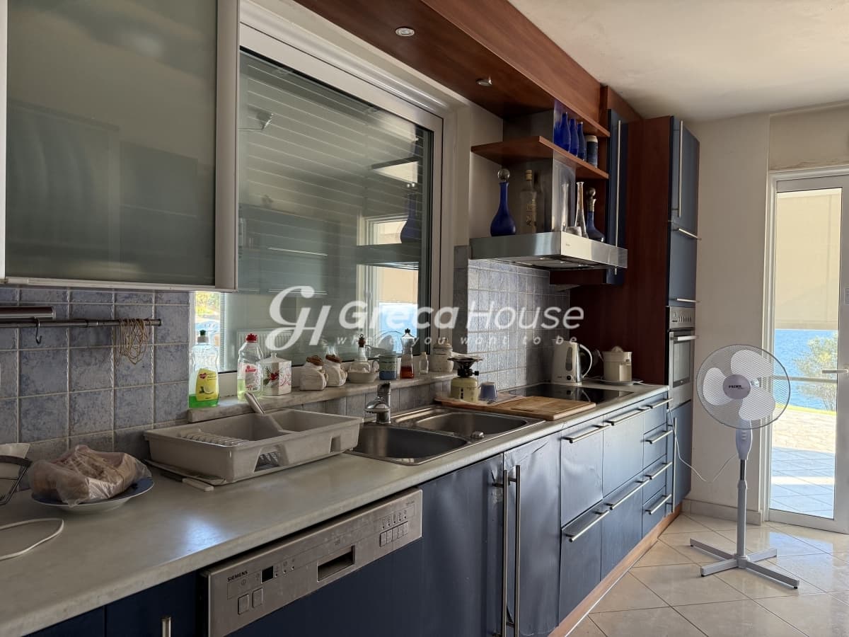 Luxury 571 sq.m. Villa with Private Beach and Guesthouses for Sale in Amarynthos, Evia - Photo 17