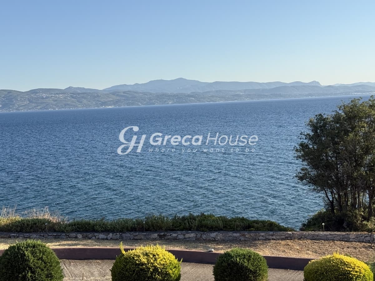 Luxury 571 sq.m. Villa with Private Beach and Guesthouses for Sale in Amarynthos, Evia - Photo 11
