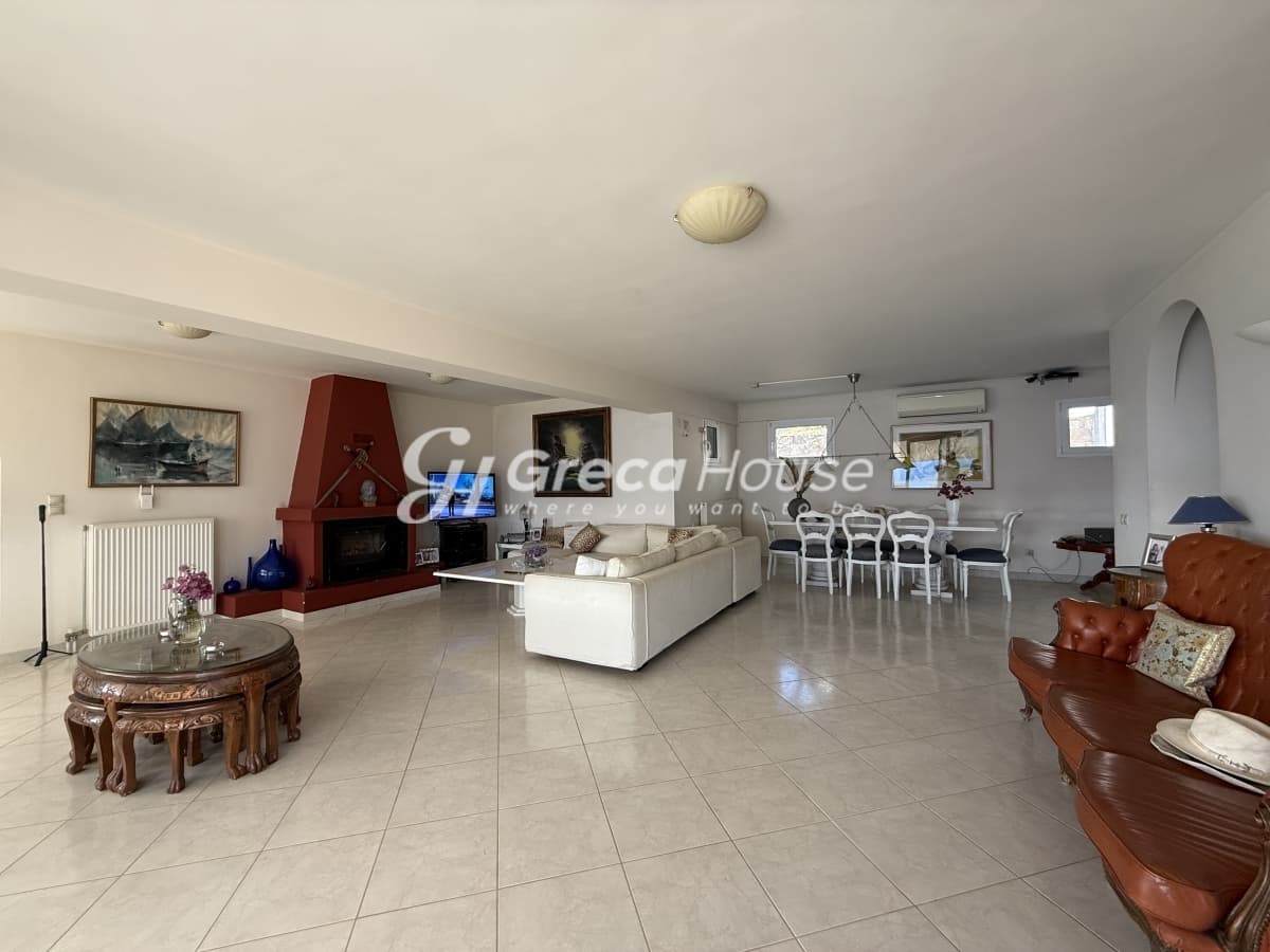 Luxury 571 sq.m. Villa with Private Beach and Guesthouses for Sale in Amarynthos, Evia - Photo 6