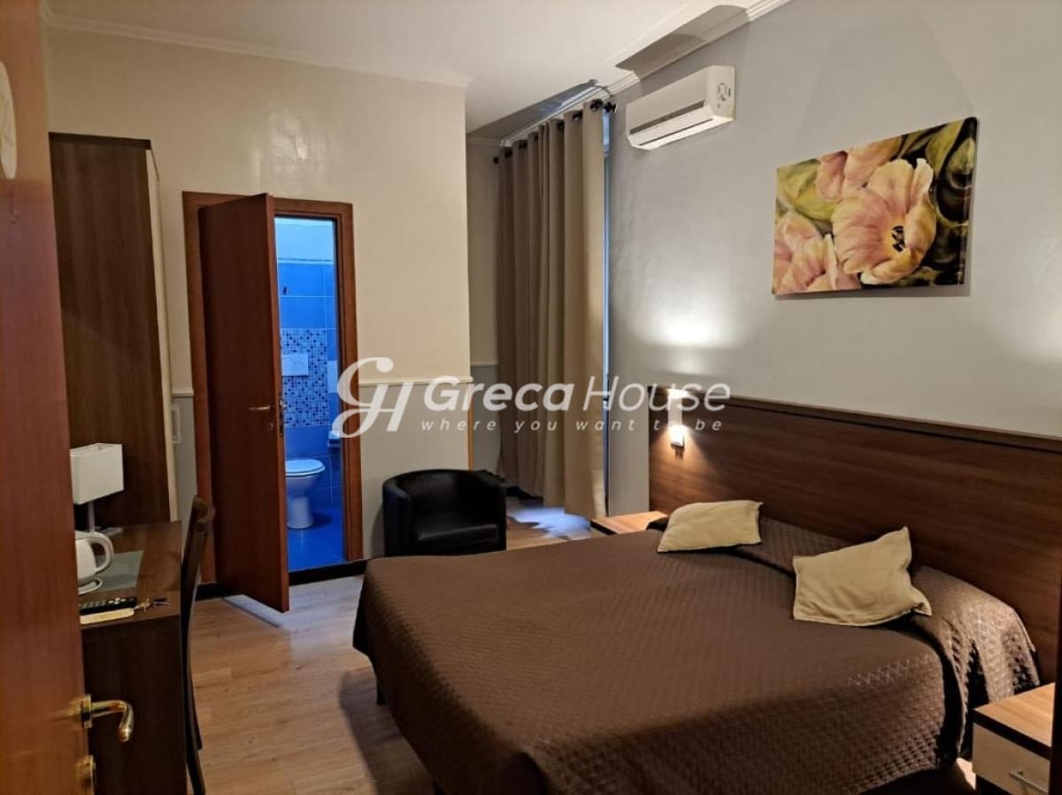Ξυλόκαστρο: Επενδυτική Ευκαιρία Παραθαλάσσιας Ξενοδοχειακής Μονάδας με Προοπτική Ανάπτυξης - Φωτογραφία 1