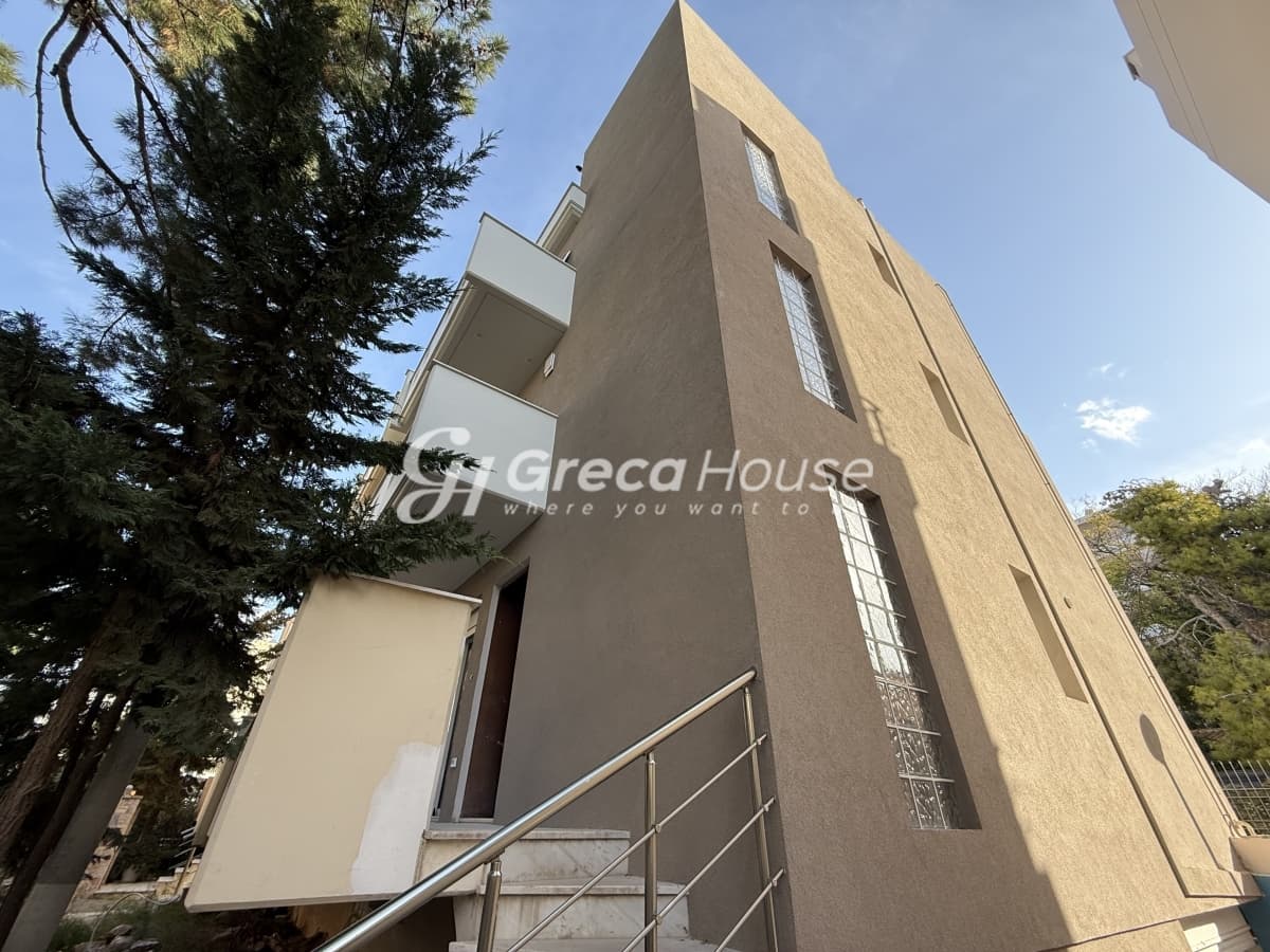 Renovated 4-Bed Townhouse for Sale in Marousi, Paradisos, North Athens - Photo 2