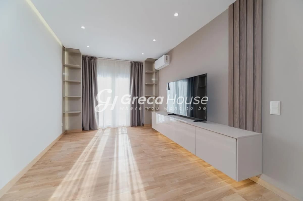 Fully Renovated Luxury 81m² Apartment for Sale on 1st Floor, Kypseli Square - Photo 2