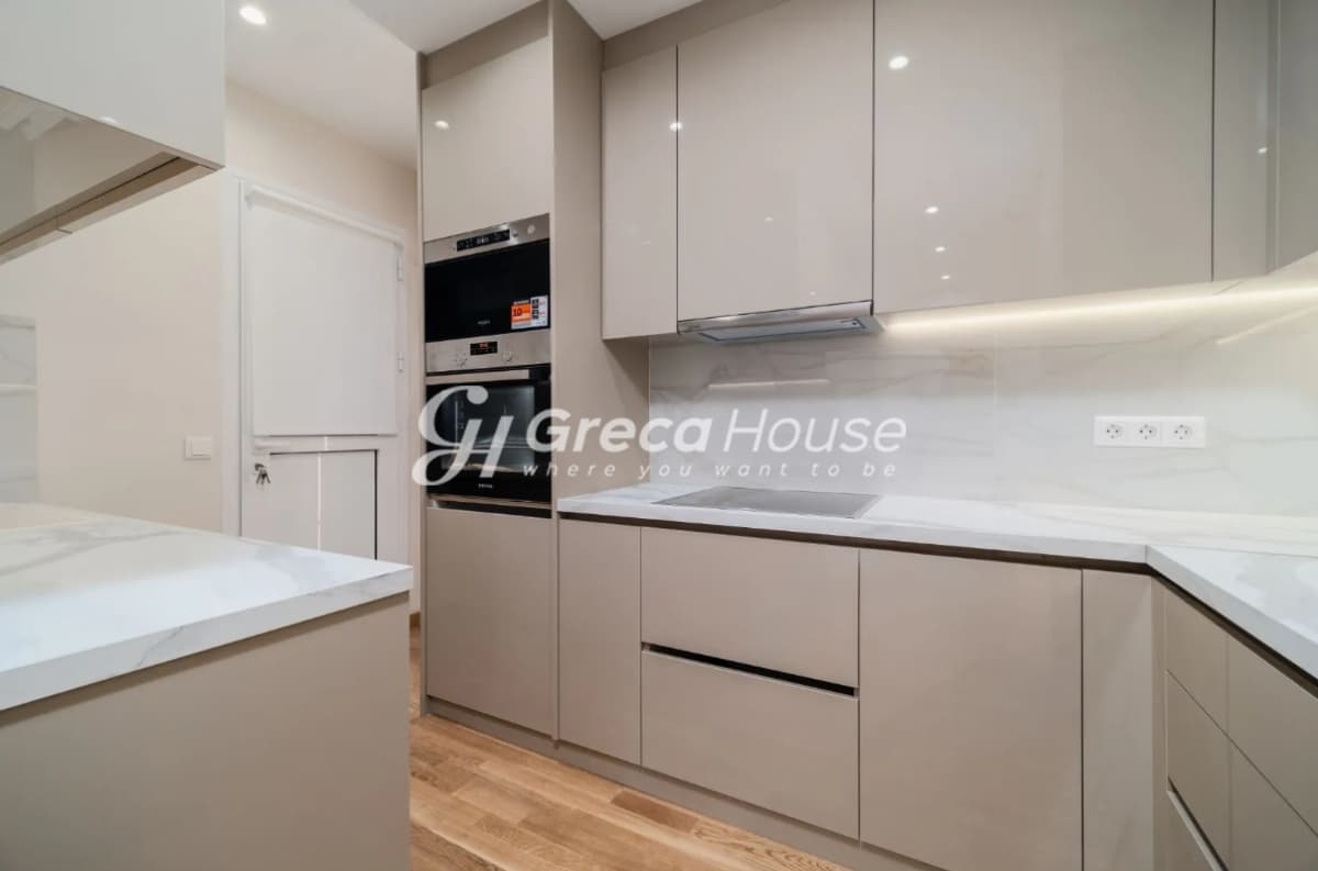 Fully Renovated Luxury 81m² Apartment for Sale on 1st Floor, Kypseli Square - Photo 11