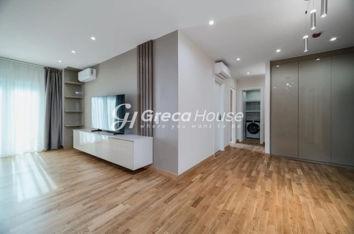 Fully Renovated Luxury 81m² Apartment for Sale on 1st Floor, Kypseli Square - Photo 9