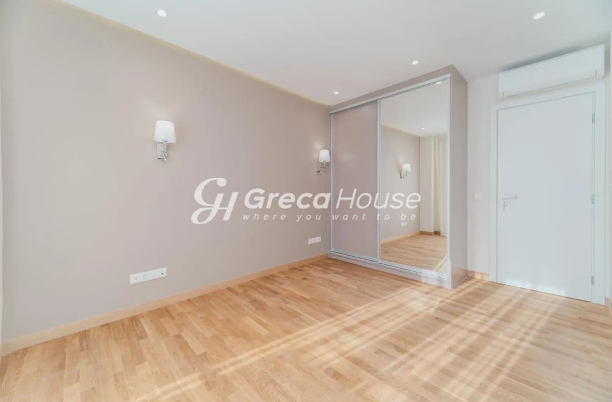 Fully Renovated Luxury 81m² Apartment for Sale on 1st Floor, Kypseli Square - Photo 5