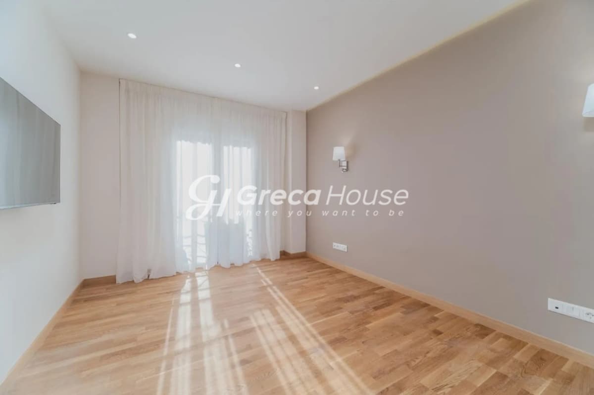 Fully Renovated Luxury 81m² Apartment for Sale on 1st Floor, Kypseli Square - Photo 27