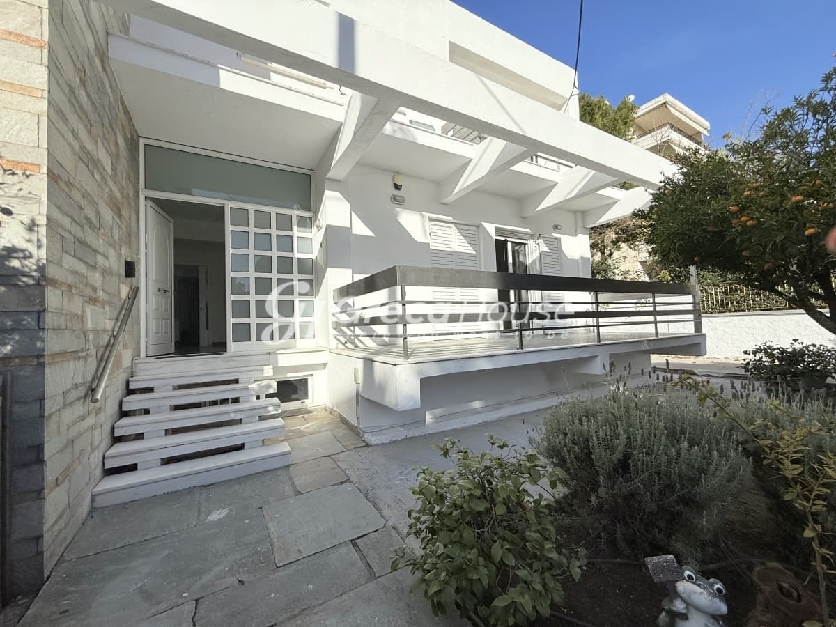 Luxury 594 sqm Villa of High Specifications with Garden for Sale in Vrilissia - Photo 1
