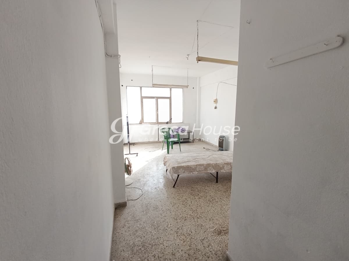 مبنى استثماري 9 طوابق بمساحة 2,126 متر مربع للبيع في بسيري، أثينا. مناسب للتحويل إلى وحدات سكنية. - صورة 16