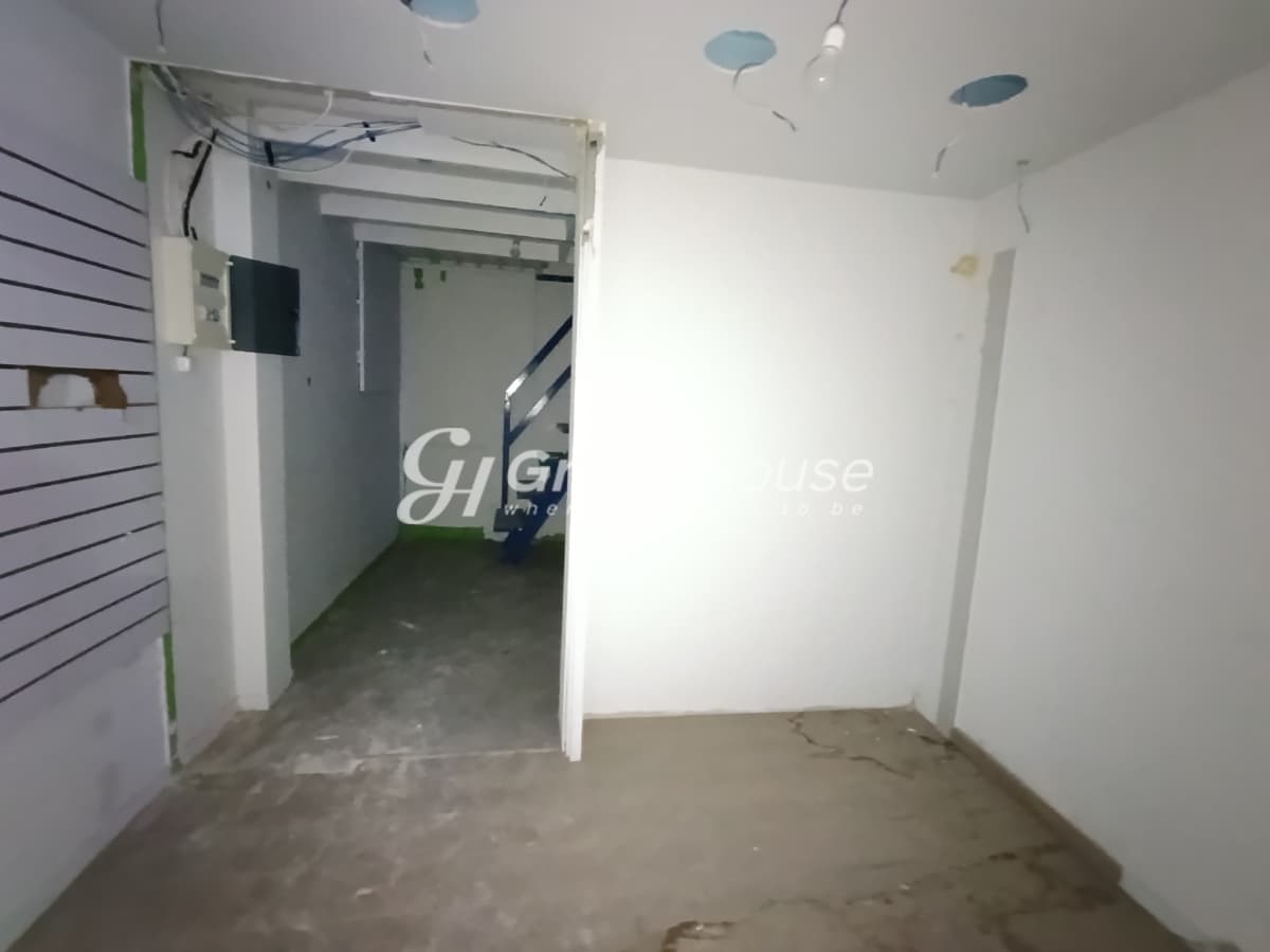 חנות למכירה באומוניה, מרכז אתונה - 35 מ"ר, שני מפלסים - תמונה 4