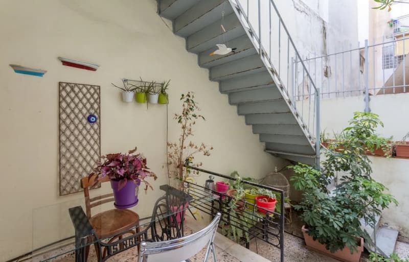 בניין משופץ בן 5 קומות באקסרכיה למכירה - הזדמנות השקעה ייחודית - תמונה 1