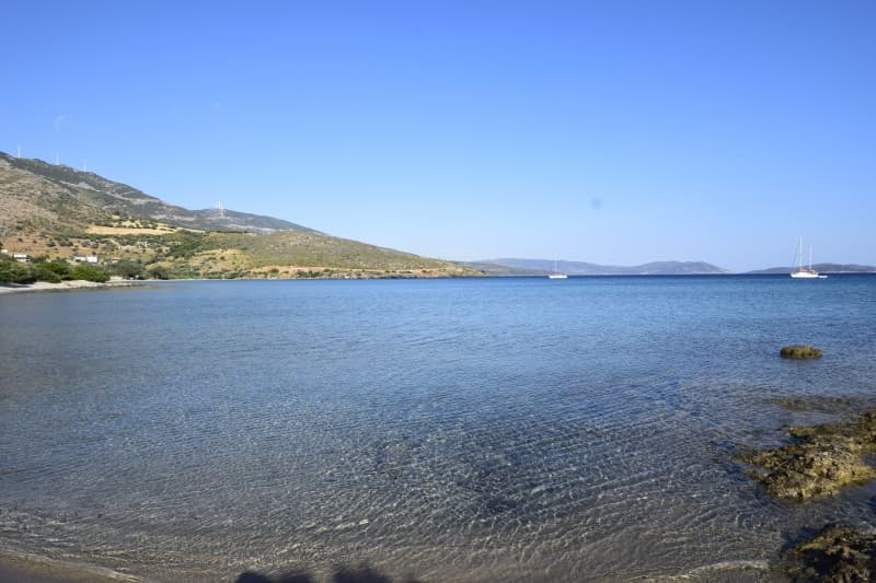 Εύβοια, Μαρμάρι: Οικόπεδο 31.000τ.μ. Παραθαλάσσιο για Πολυτελείς Βίλες ή Ξενοδοχείο - Φωτογραφία 4
