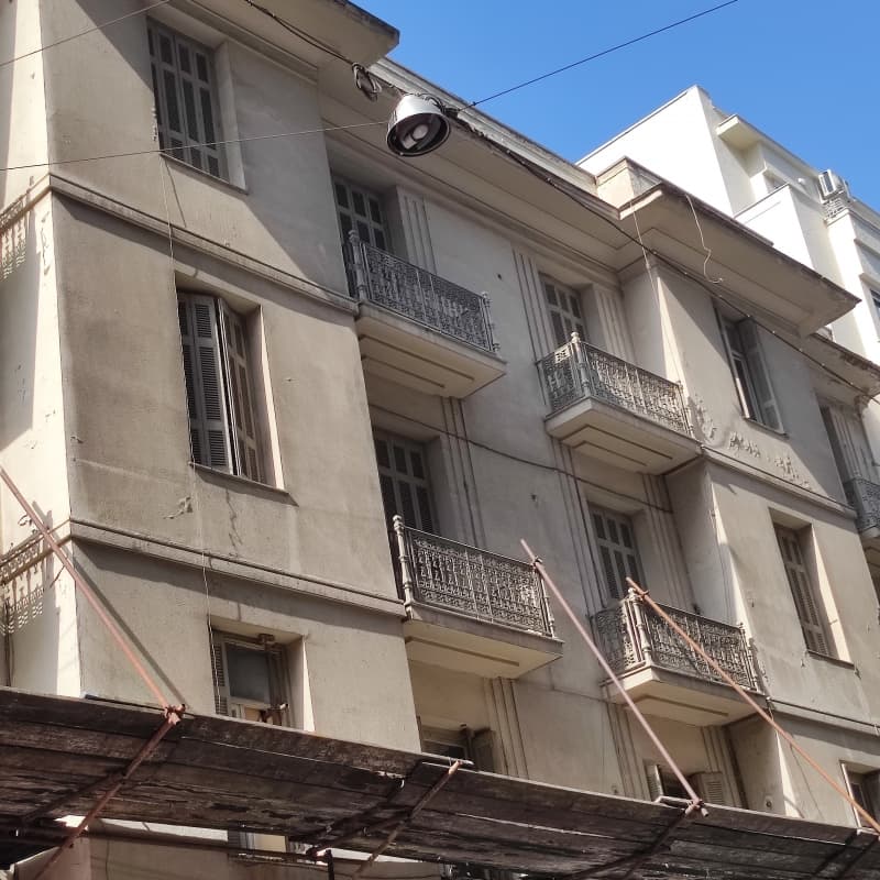 مبنى تاريخي محمي بمساحة 1059 متر مربع في مركز أثينا – فرصة استثمارية قرب المترو - صورة 13