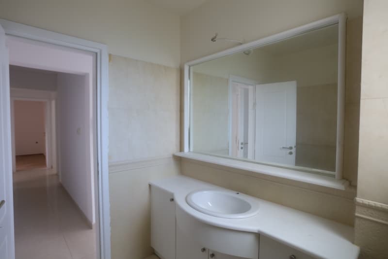 Exceptional Renovated Floor Apartment for Sale in Marousi, Athens - Photo 12