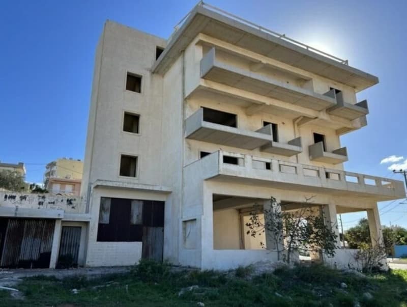 拉夫里奥中心：带有商业和住宅单元的杰出多功能建筑出售 - 张照片 1