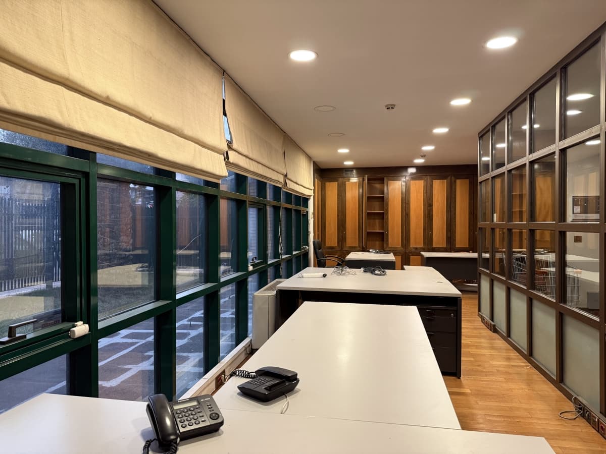 Коммерческое здание в аренду в Халандри (Сидера), 1 040 м²