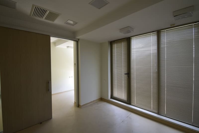 בניין מסחרי יוקרתי בגליפדה 1800 מ"ר למכירה – מיקום מרכזי, תשתיות מתקדמות - תמונה 4