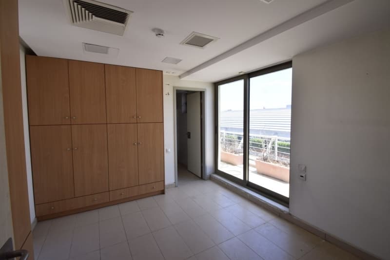 בניין מסחרי יוקרתי בגליפדה 1800 מ"ר למכירה – מיקום מרכזי, תשתיות מתקדמות - תמונה 15