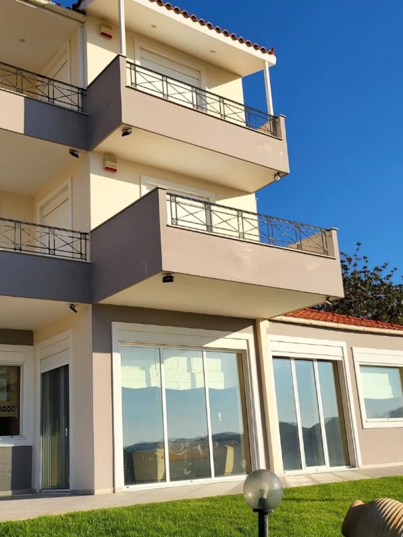 וילה מפוארת ומרוהטת להשכרה באנאביסוס, 550 מ"ר, עם בריכה ונוף פנורמי - תמונה 3