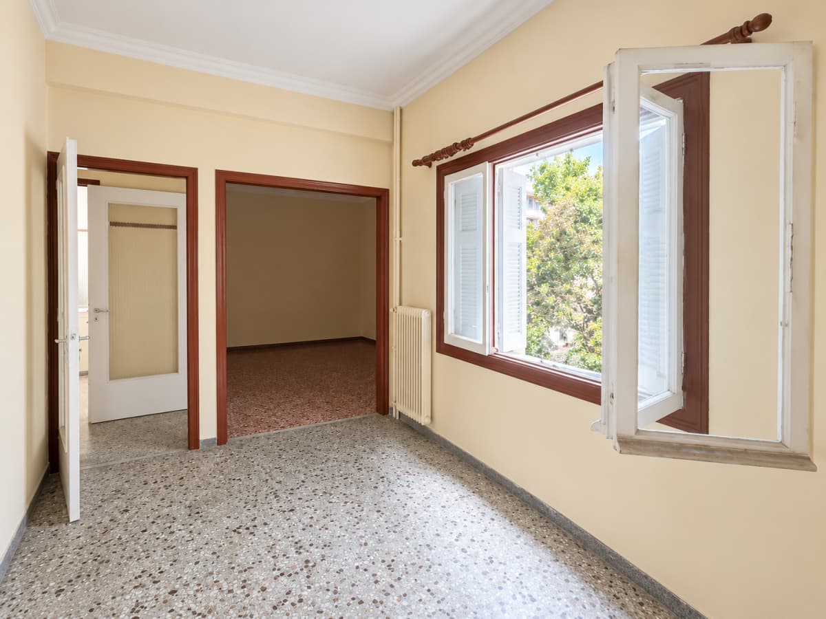 50 m² flat with a 14 m² ground floor shop in Neapoli, Exarchia