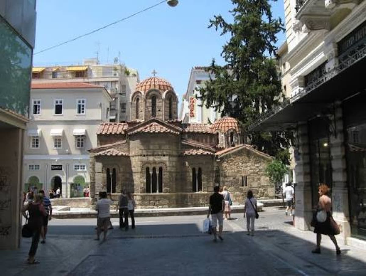 Κατάστημα 376 τ.μ. στην Ερμού, στην Καπνικαρέα